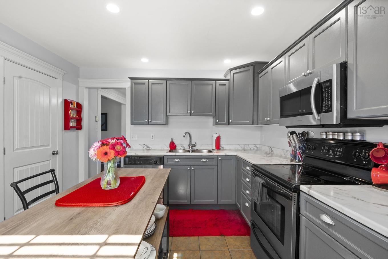 25 Middle Street, Dartmouth, NS