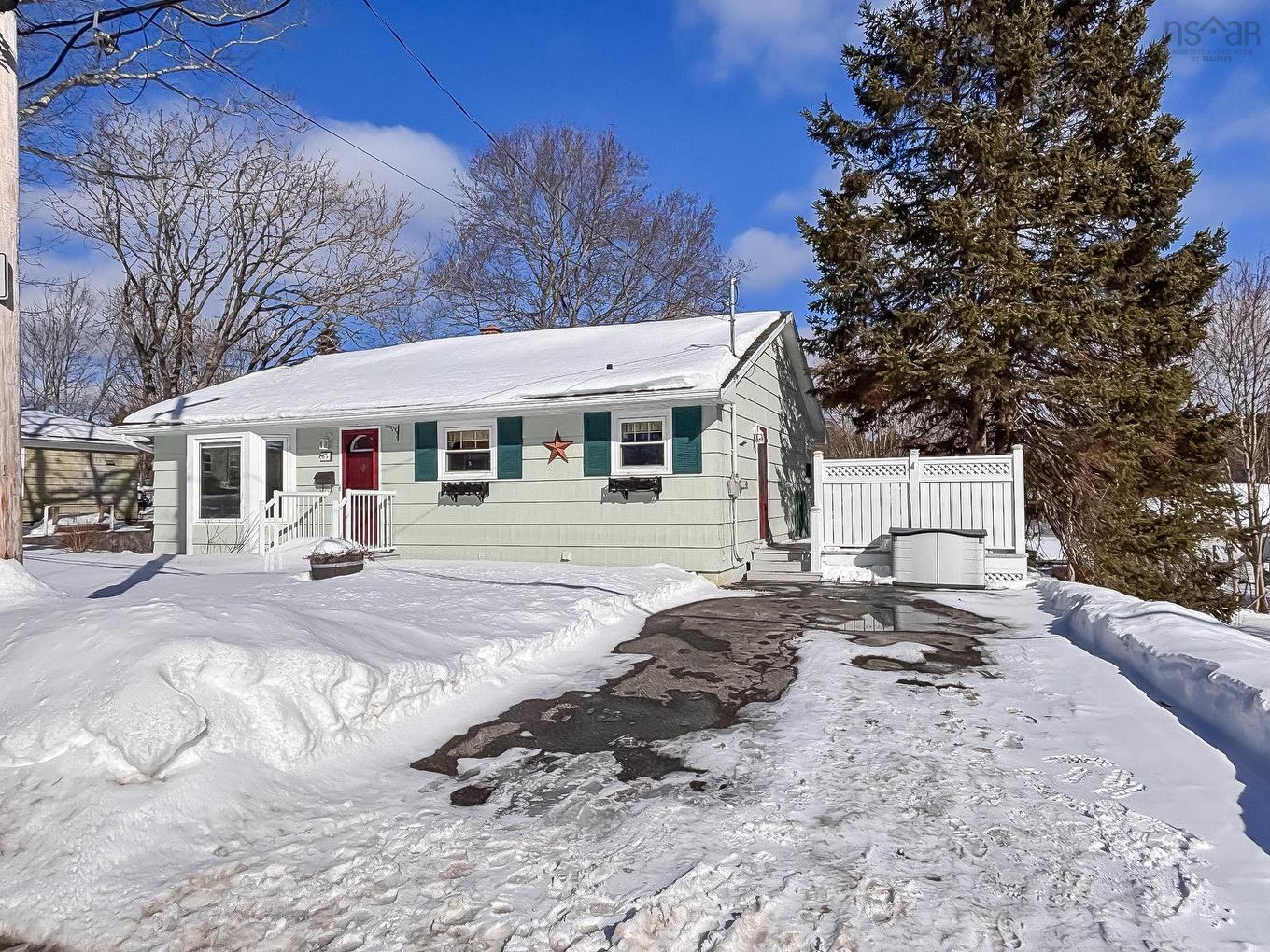 65 Walnut Street, Bridgewater, NS