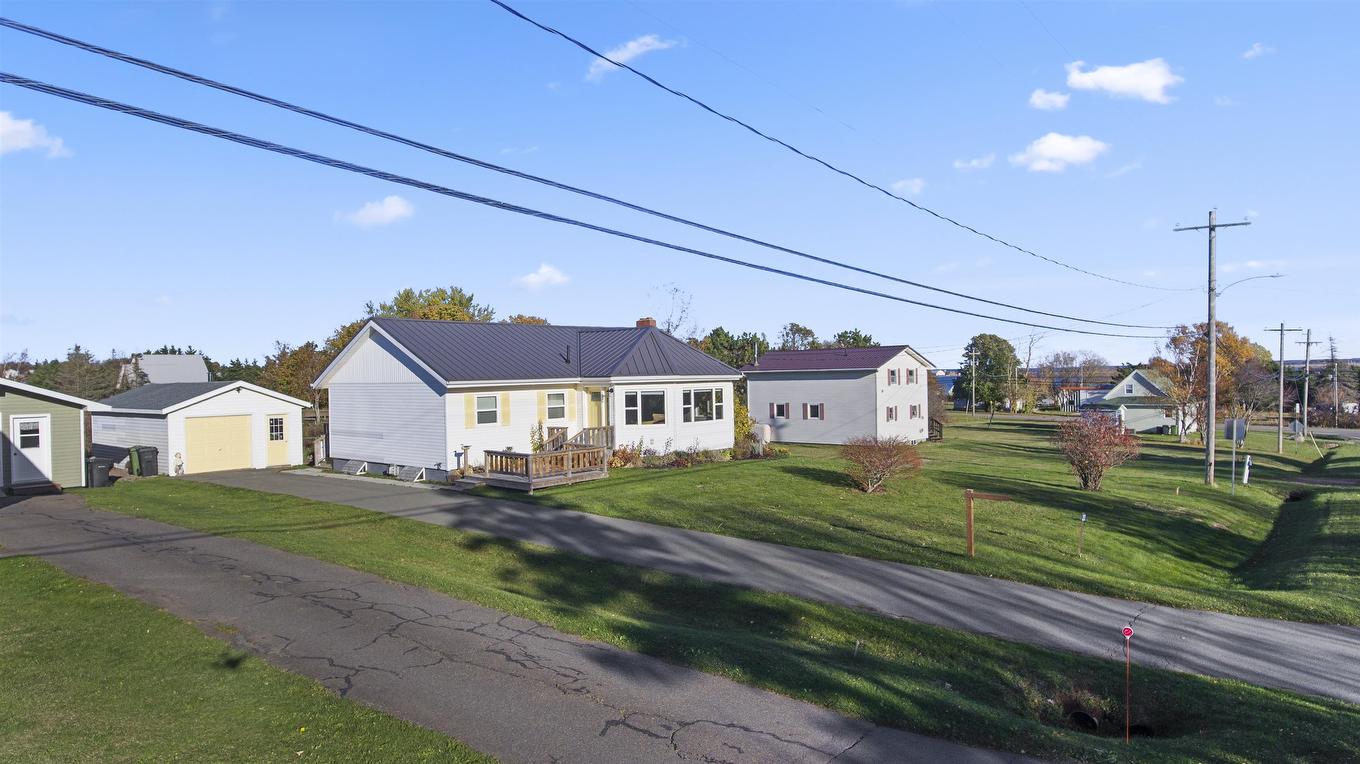 22 Hilltop Avenue, North Rustico, PE
