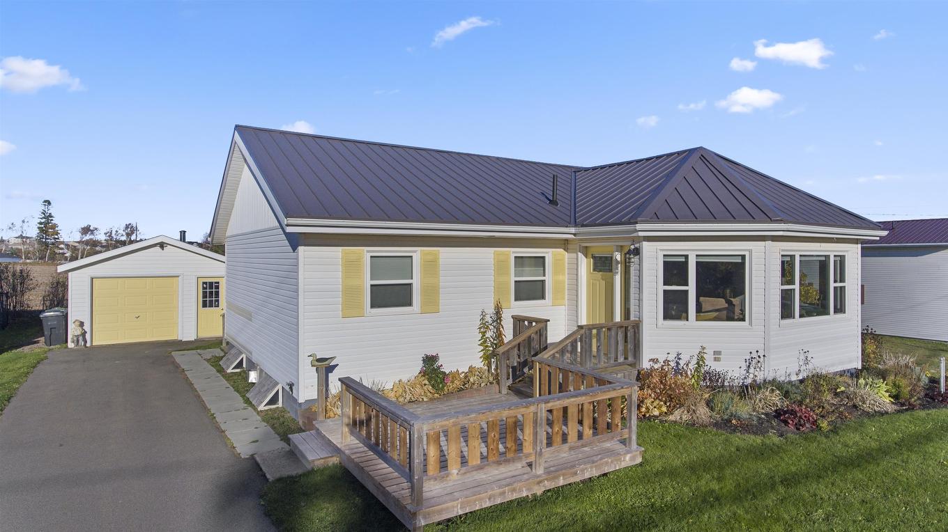 22 Hilltop Avenue, North Rustico, PE