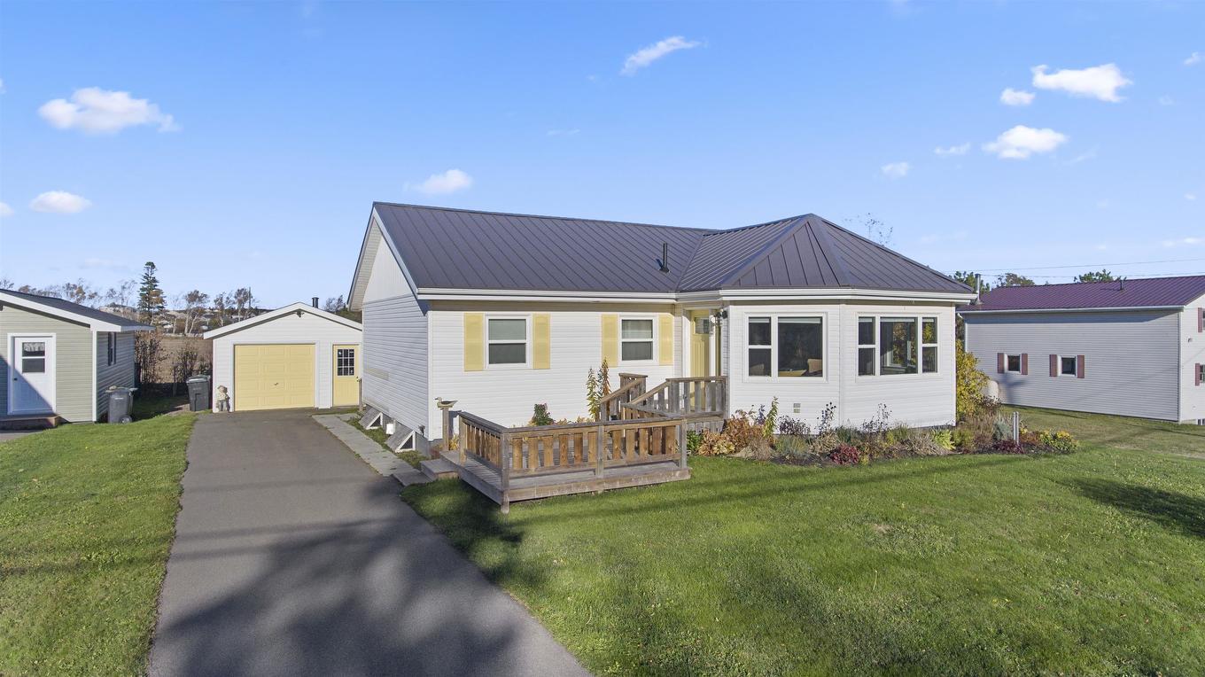 22 Hilltop Avenue, North Rustico, PE