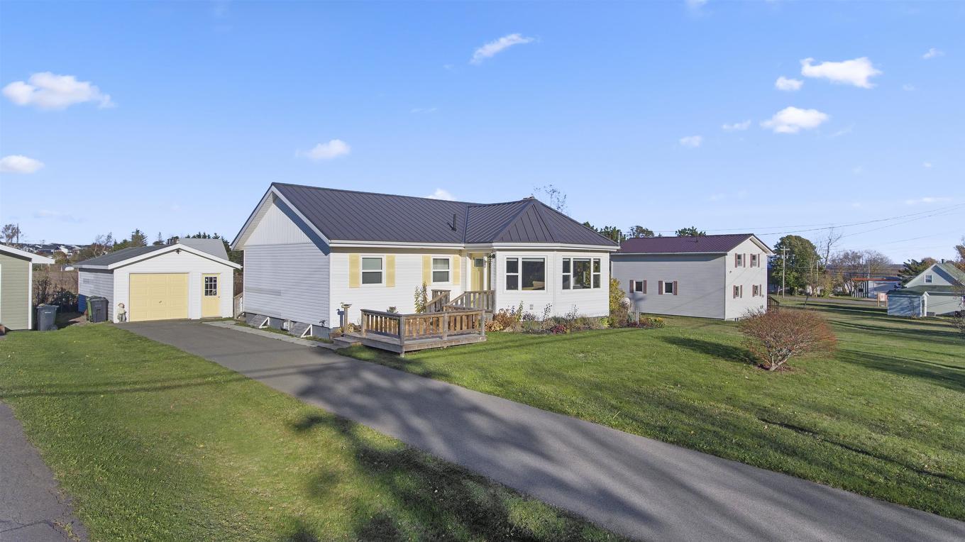 22 Hilltop Avenue, North Rustico, PE