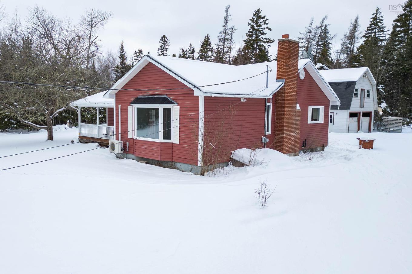 8675 Highway 2, Southampton, NS