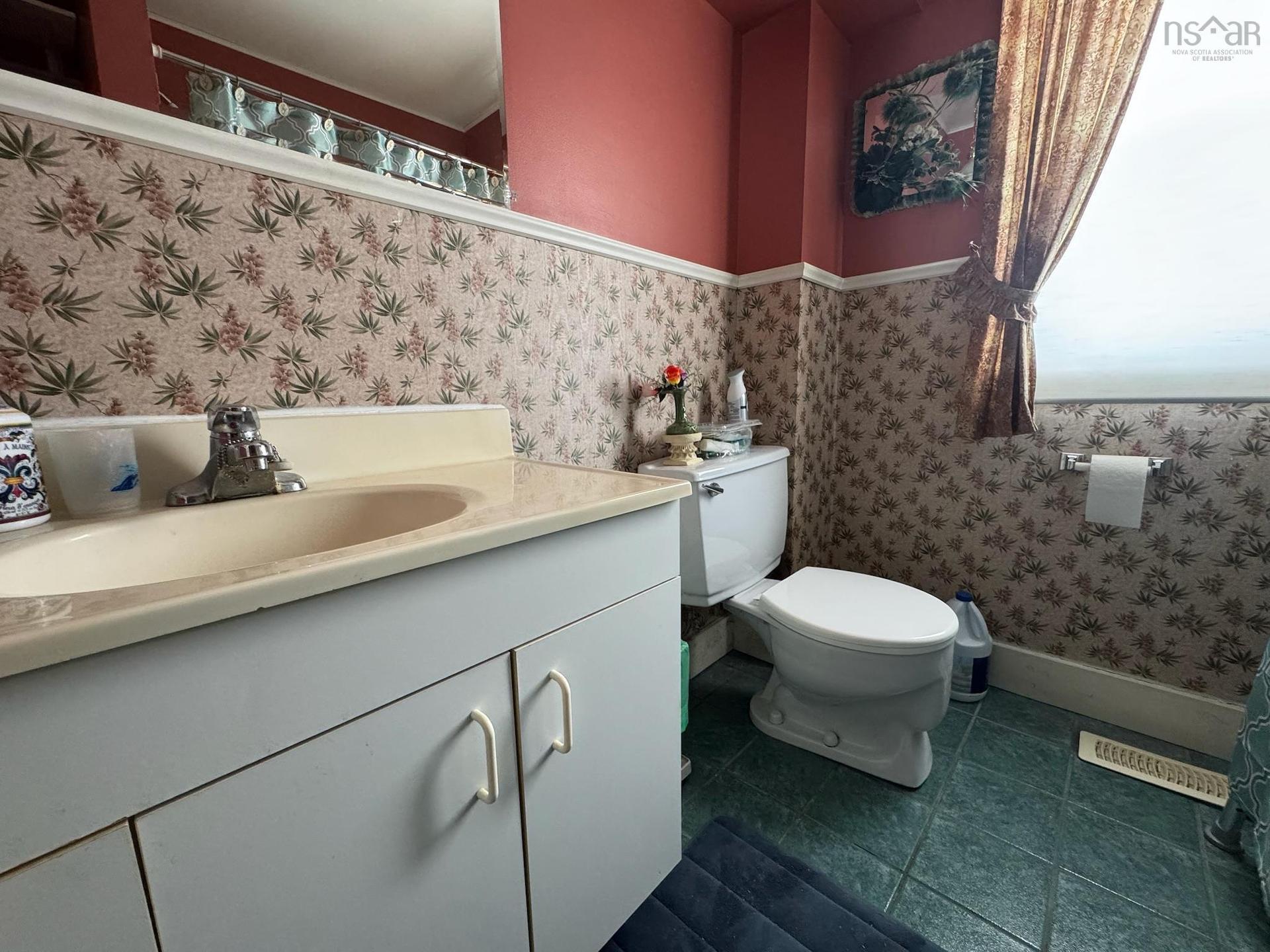 9596 105 Highway, Whycocomagh, NS - Indoor Photo Showing Bathroom