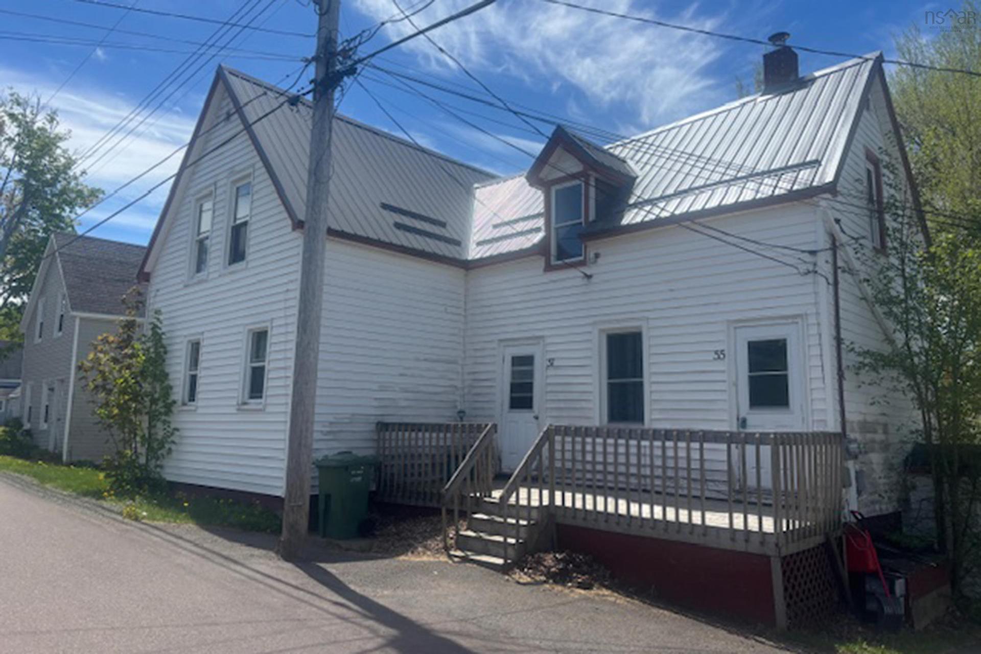 55 Elm Street, Springhill, NS