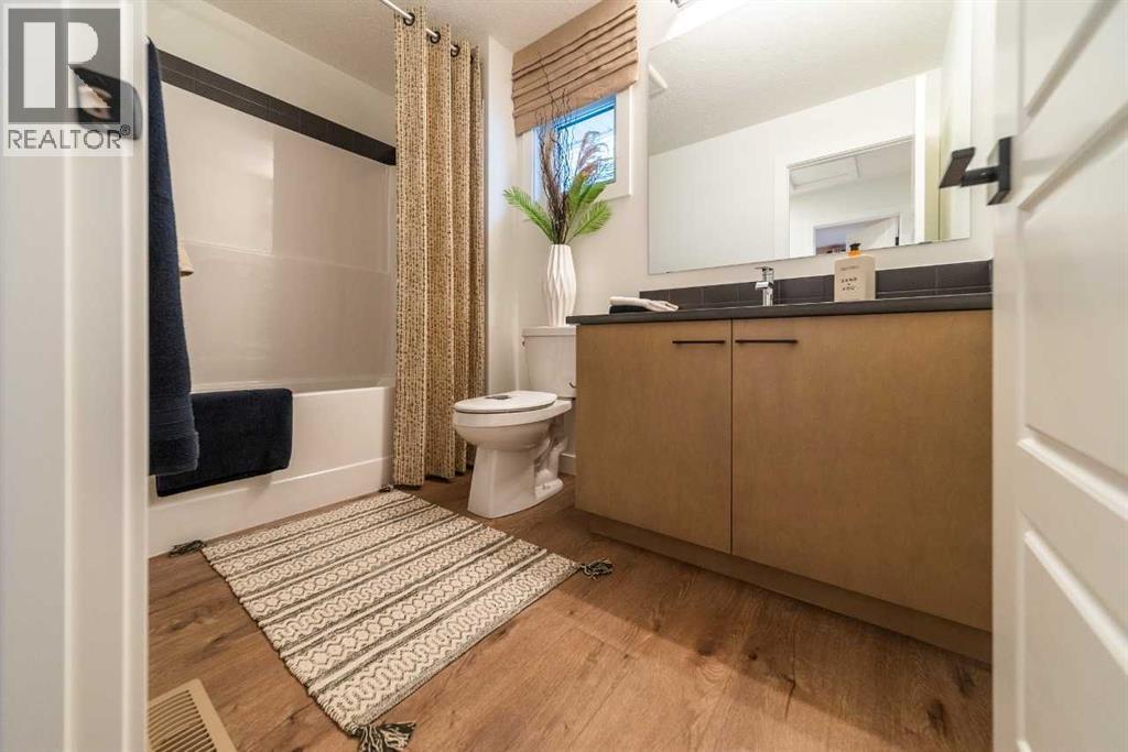 120 Southborough Common, Cochrane, AB - Indoor Photo Showing Bathroom