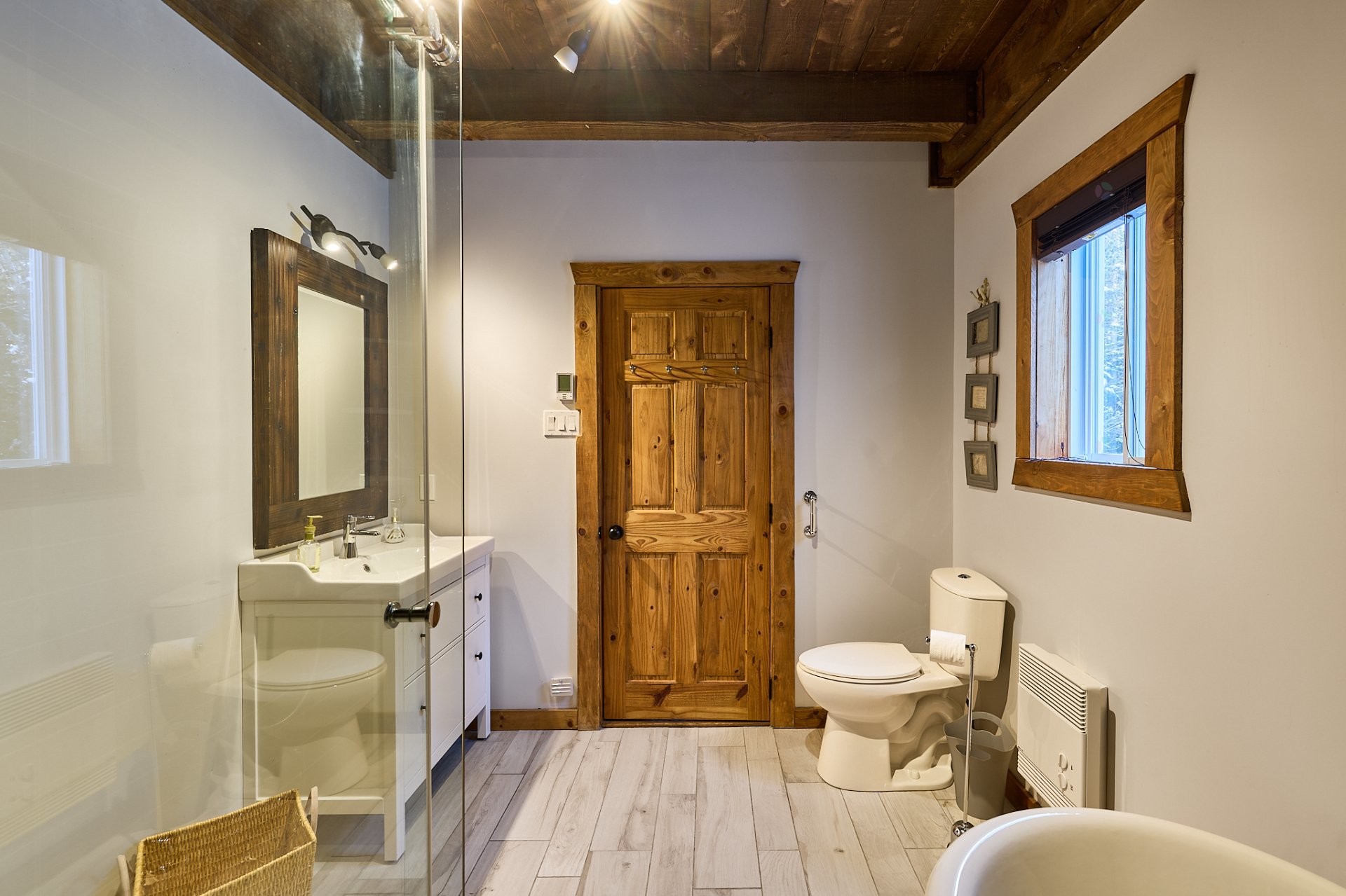 Bathroom - 51 Ch. Solange, Saint-Donat, QC - Indoor Photo Showing Bathroom