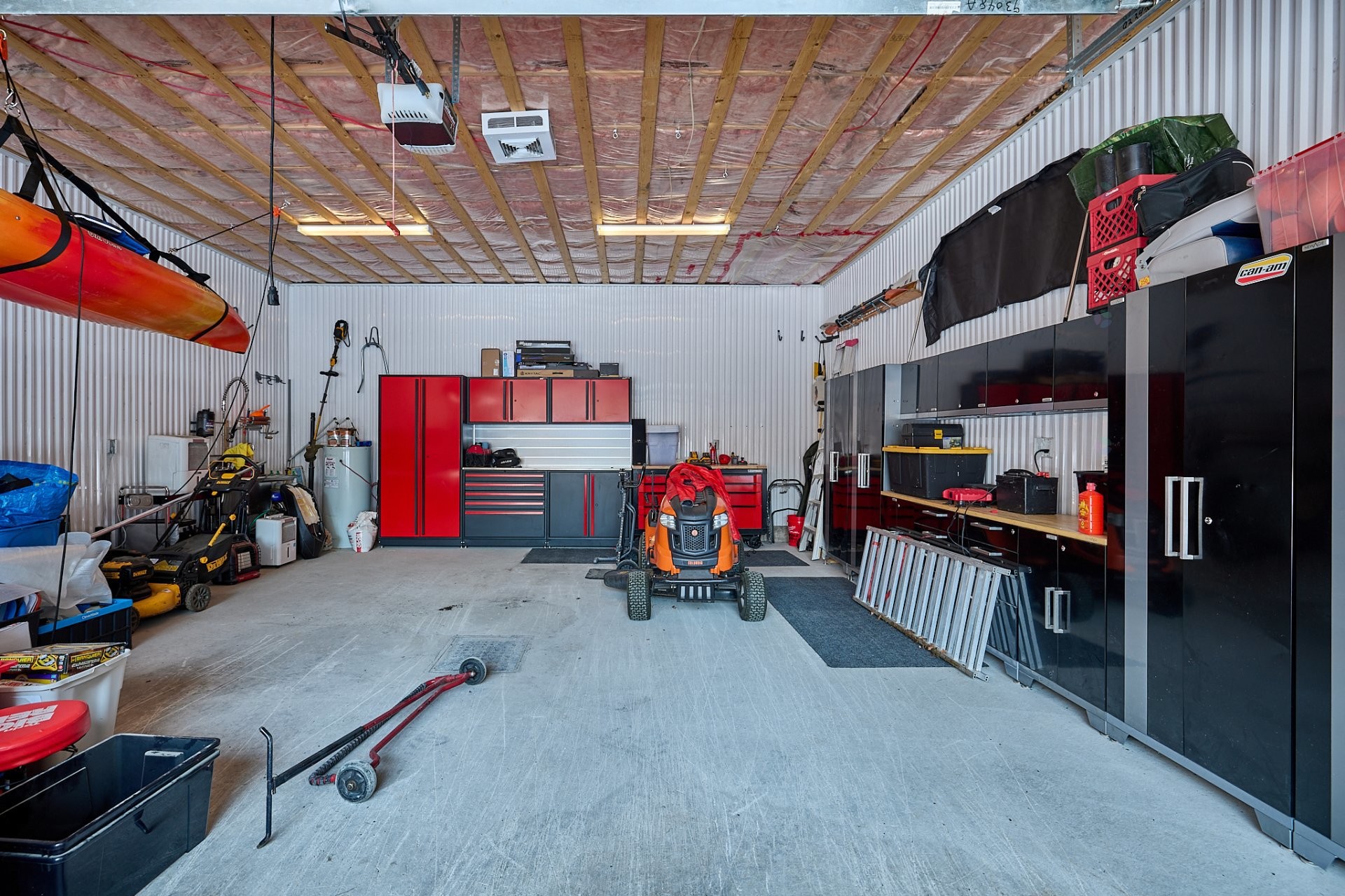 Garage - 51 Ch. Solange, Saint-Donat, QC - Indoor Photo Showing Garage