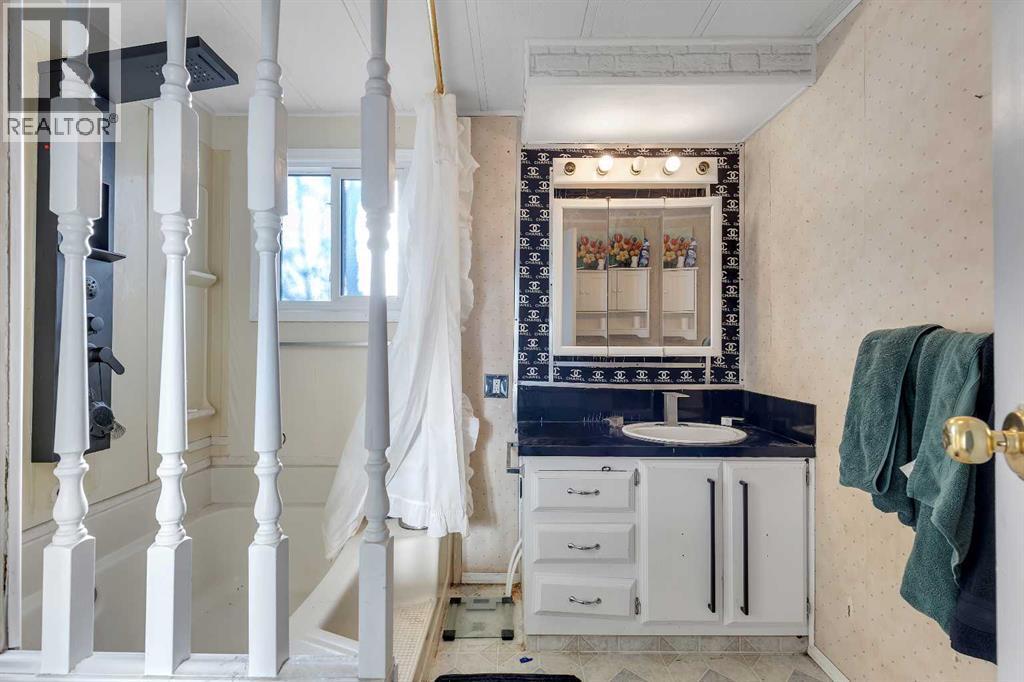 101 Huntstrom Drive Ne, Calgary, AB - Indoor Photo Showing Bathroom