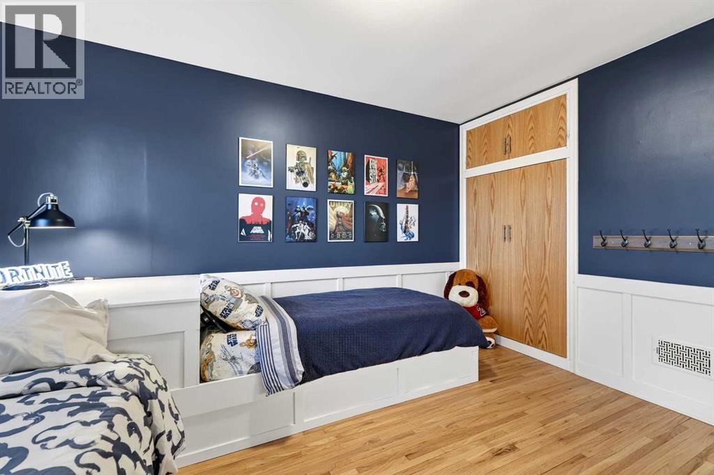 3231 25 Street Sw, Calgary, AB - Indoor Photo Showing Bedroom