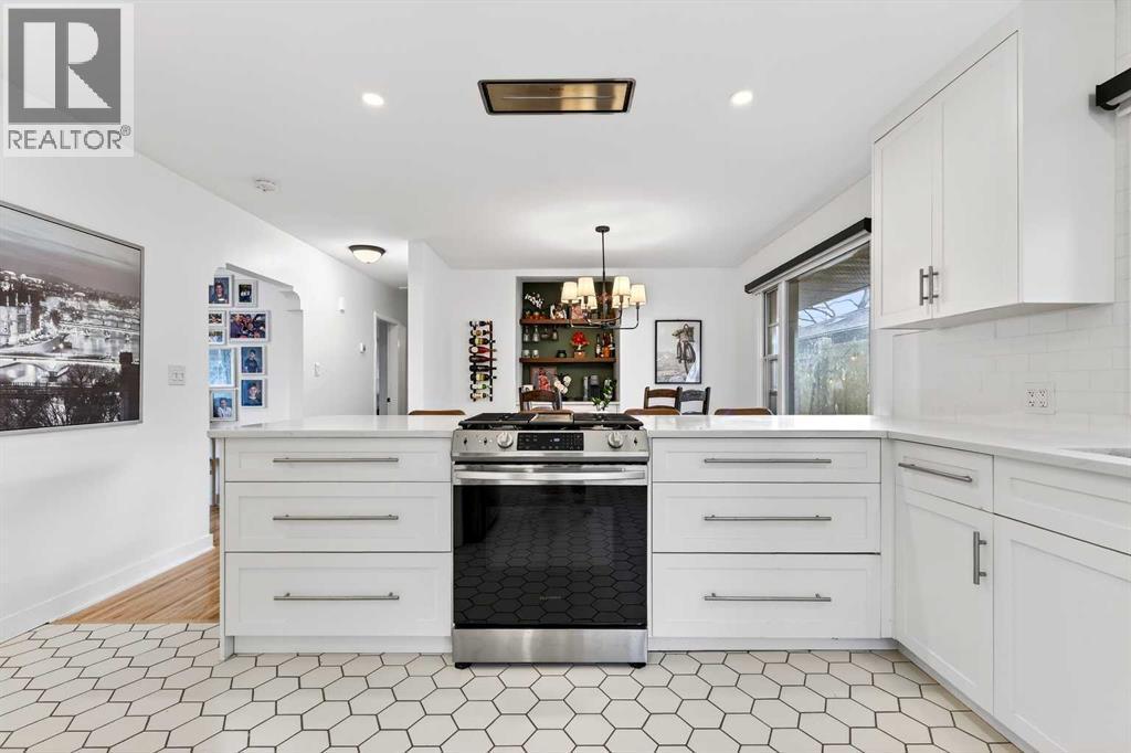 kitchen - 3231 25 Street Sw, Calgary, AB - Indoor Photo Showing Kitchen