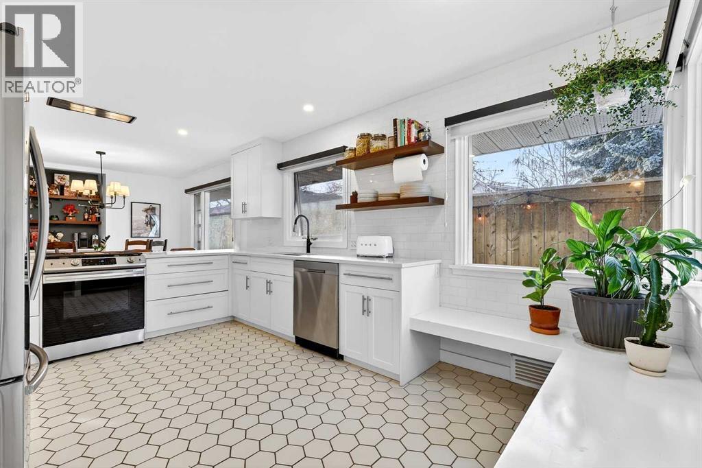 kitchen - 3231 25 Street Sw, Calgary, AB - Indoor Photo Showing Kitchen