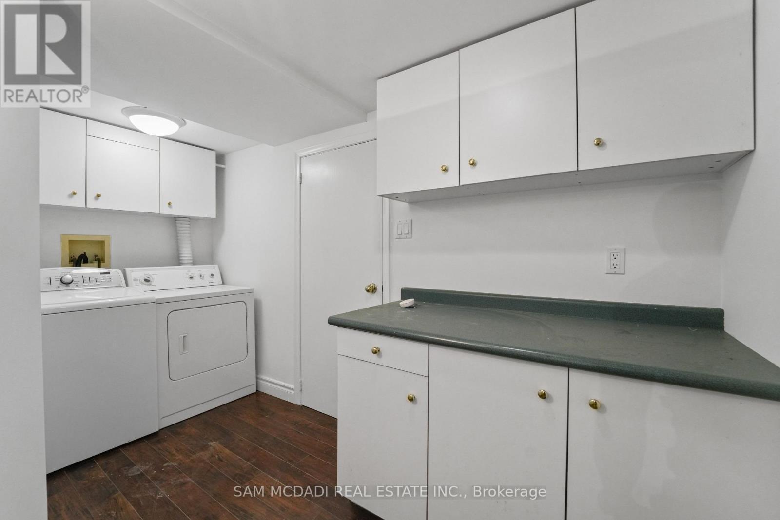 1302 Martley Drive, Mississauga, ON - Indoor Photo Showing Laundry Room