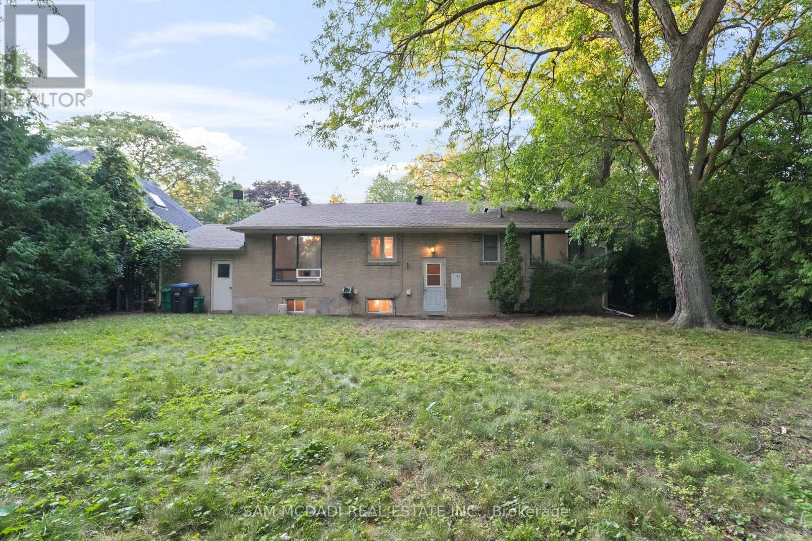 1302 Martley Drive, Mississauga, ON - Outdoor