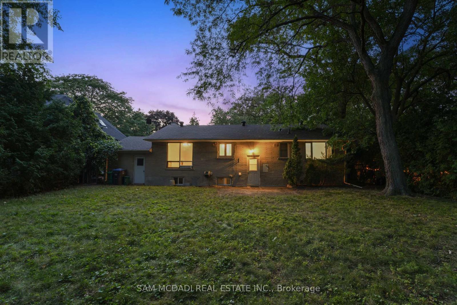 1302 Martley Drive, Mississauga, ON - Outdoor