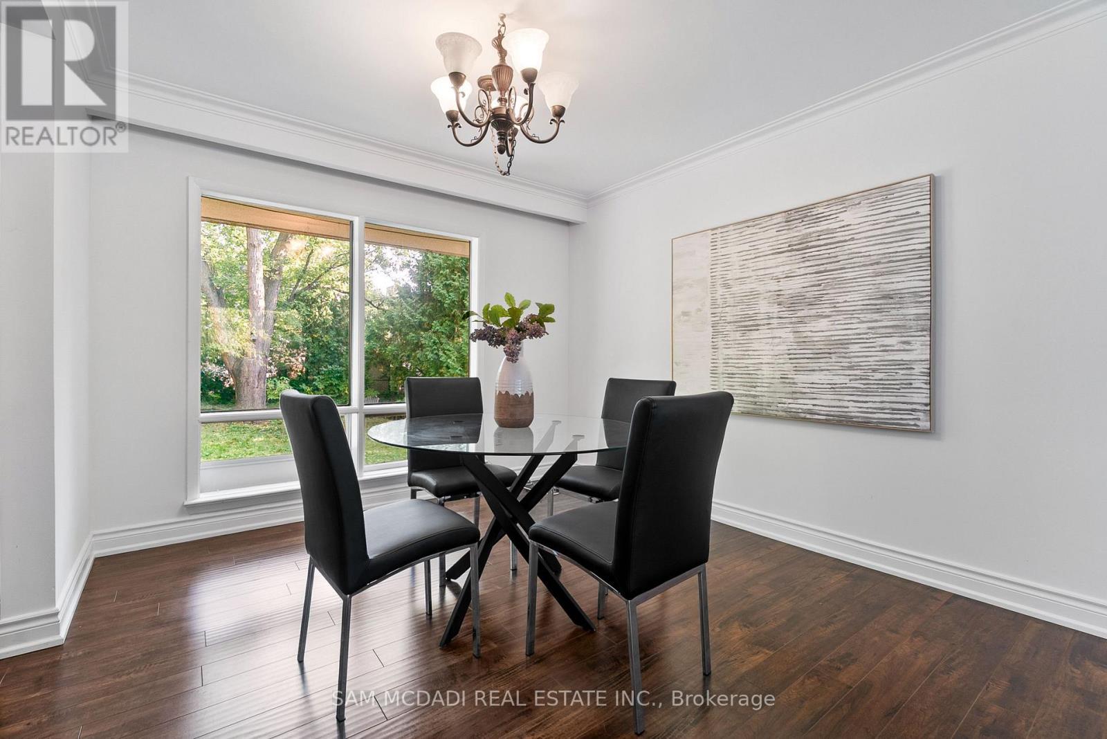 1302 Martley Drive, Mississauga, ON - Indoor Photo Showing Dining Room