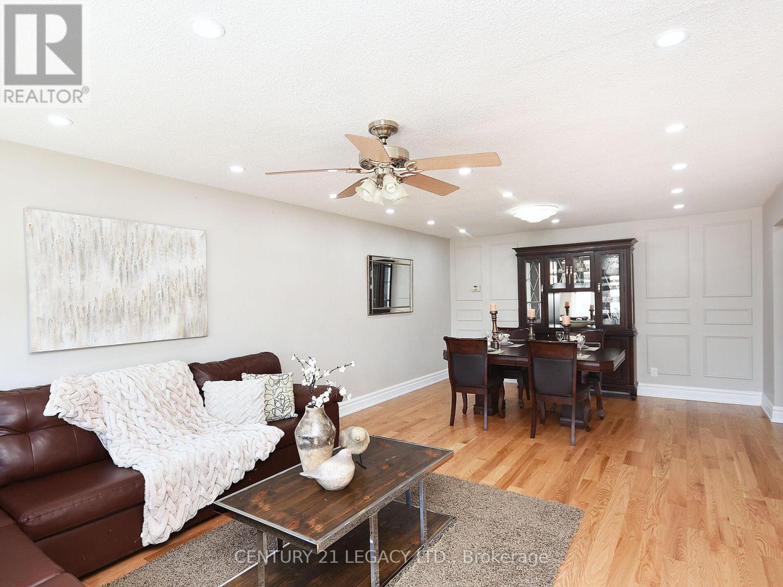 3368 Chipley Crescent, Mississauga, ON - Indoor Photo Showing Living Room