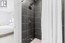 Master Ensuite 3 -