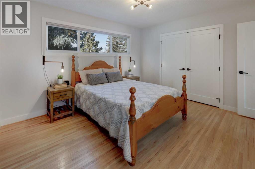 Additional closet space in the primary suite - 36 Glenview Drive Sw, Calgary, AB - Indoor Photo Showing Bedroom