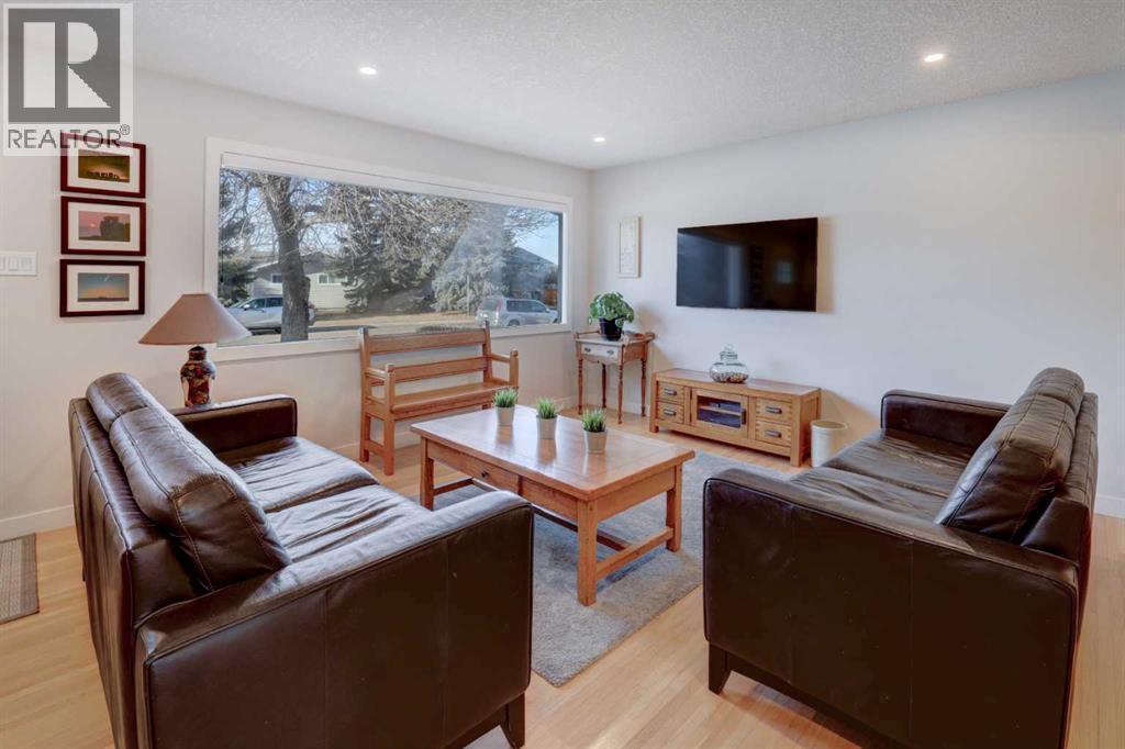 Front living room with large window looking out at the beautiful street - 36 Glenview Drive Sw, Calgary, AB - Indoor Photo Showing Living Room
