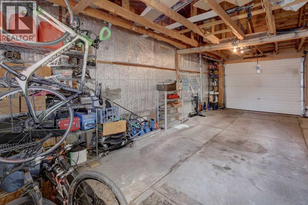 Single attached garage - 36 Glenview Drive Sw, Calgary, AB - Indoor Photo Showing Garage