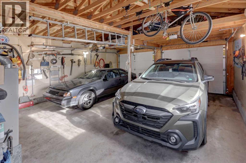 Double detached garage - 36 Glenview Drive Sw, Calgary, AB - Indoor Photo Showing Garage