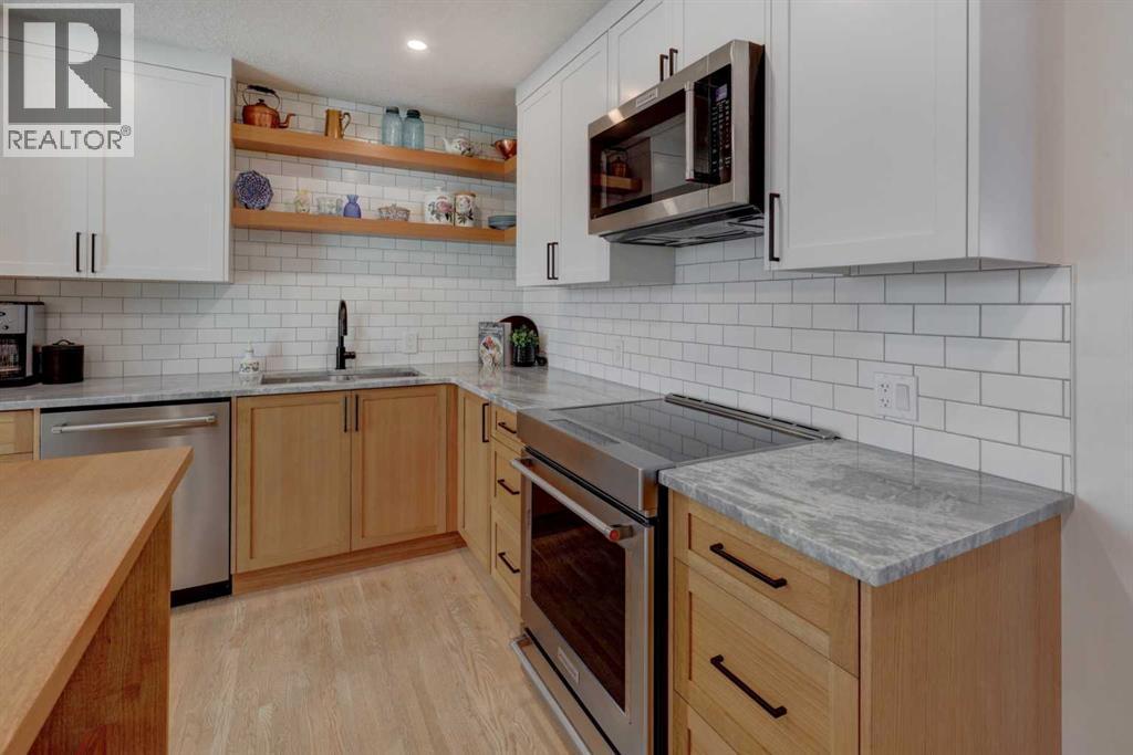 36 Glenview Drive Sw, Calgary, AB - Indoor Photo Showing Kitchen With Stainless Steel Kitchen With Upgraded Kitchen
