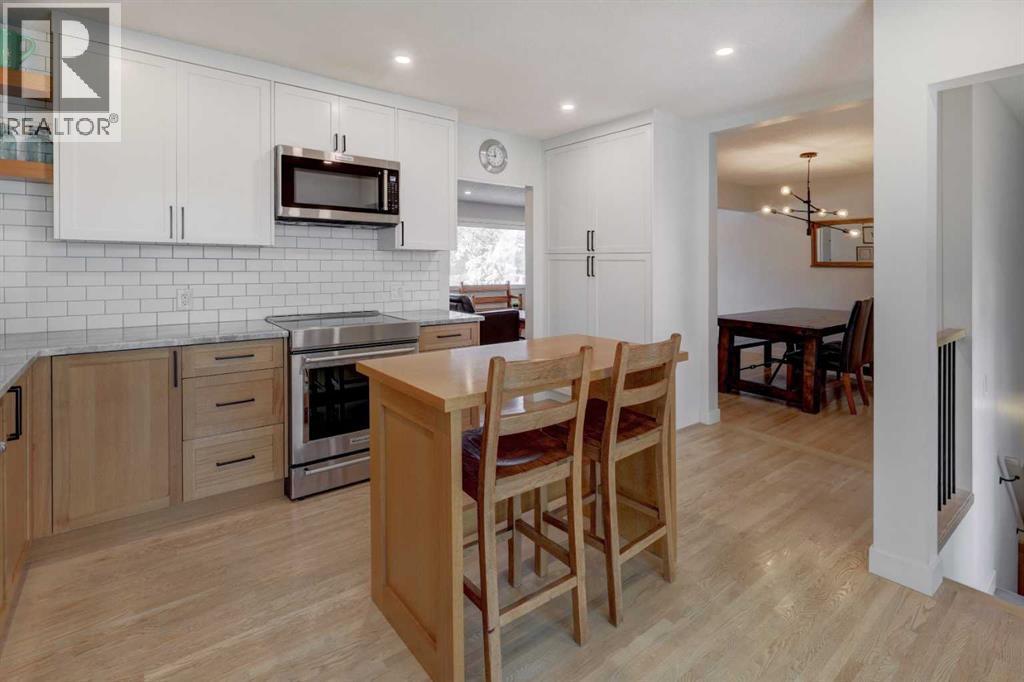36 Glenview Drive Sw, Calgary, AB - Indoor Photo Showing Kitchen With Upgraded Kitchen