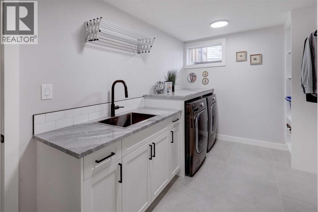 36 Glenview Drive Sw, Calgary, AB - Indoor Photo Showing Laundry Room