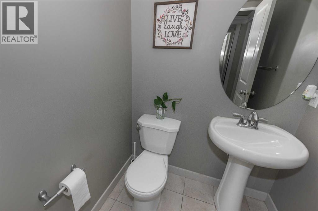 76 Evanspark Circle Nw, Calgary, AB - Indoor Photo Showing Bathroom