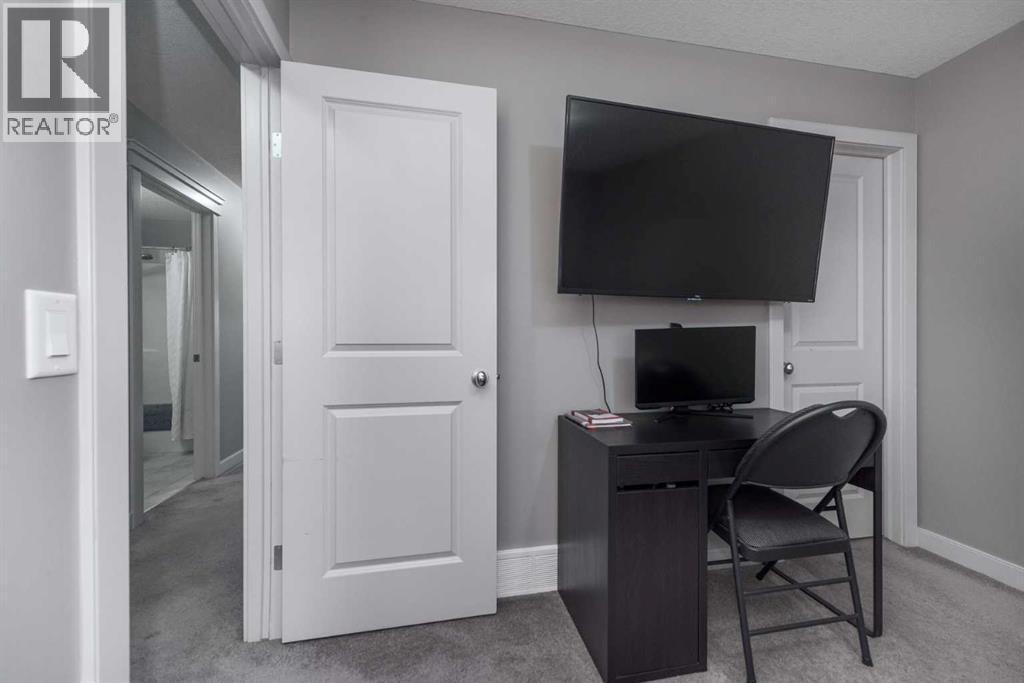 76 Evanspark Circle Nw, Calgary, AB - Indoor Photo Showing Other Room