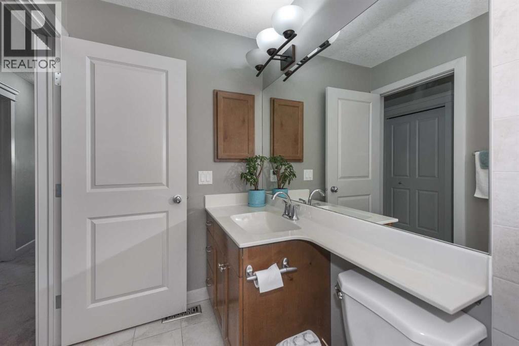 76 Evanspark Circle Nw, Calgary, AB - Indoor Photo Showing Bathroom
