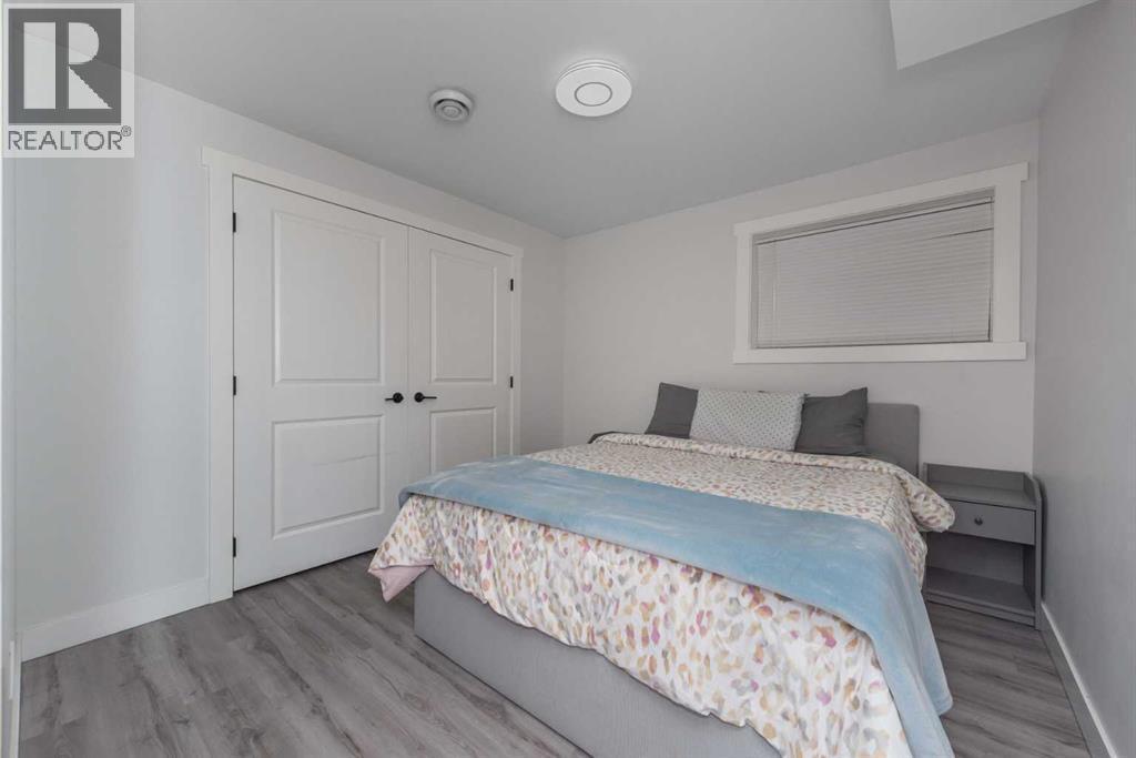 76 Evanspark Circle Nw, Calgary, AB - Indoor Photo Showing Bedroom