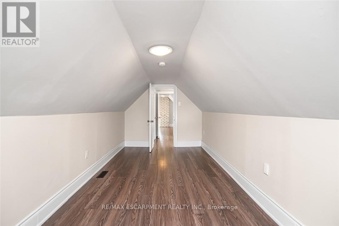 319 Hunter Street W, Hamilton, ON - Indoor Photo Showing Other Room