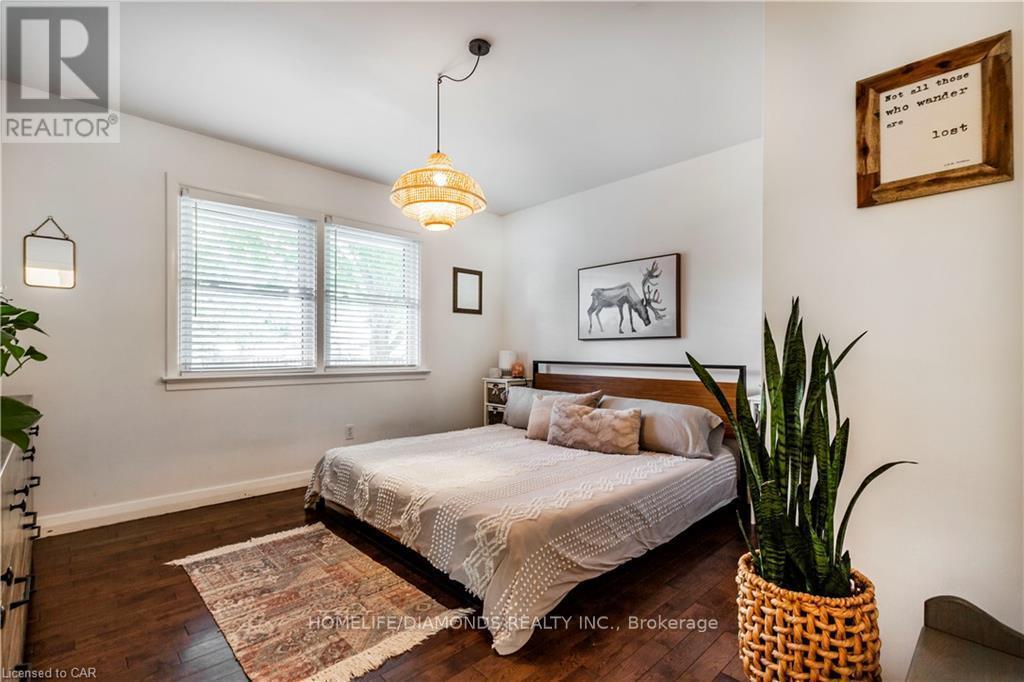 107 Ellis Crescent, Waterloo, ON - Indoor Photo Showing Bedroom