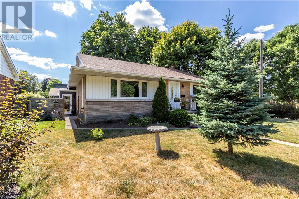 107 Ellis Crescent, Waterloo, ON - Outdoor