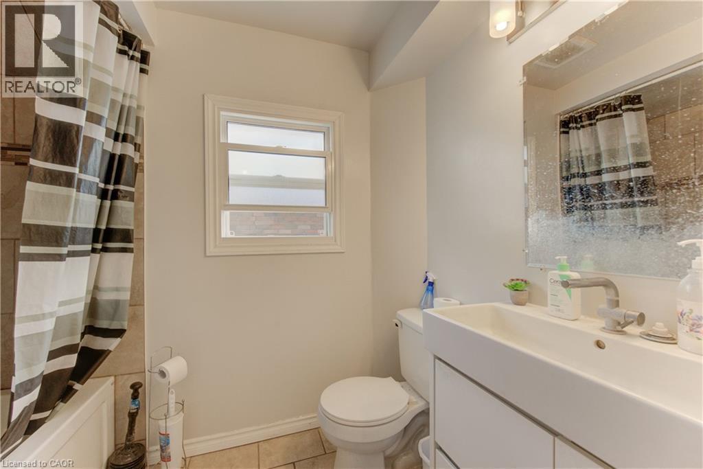 Unit 1 - 61 Waterloo Street, Kitchener, ON - Indoor Photo Showing Bathroom