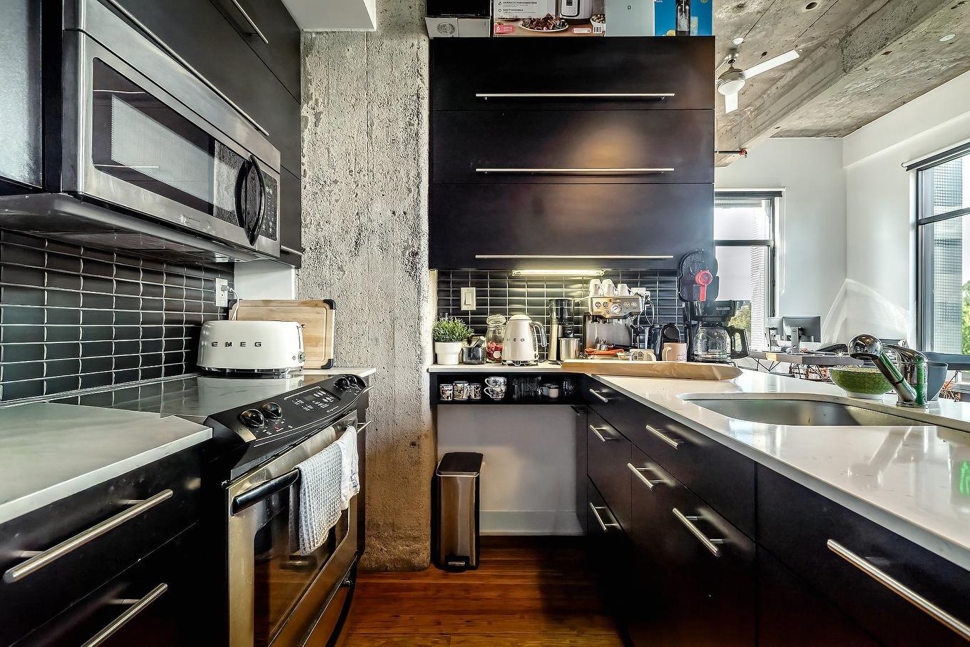 Kitchen - 349-3700 Rue St-Antoine O., Montréal (Le Sud-Ouest), QC - Indoor Photo Showing Kitchen With Double Sink