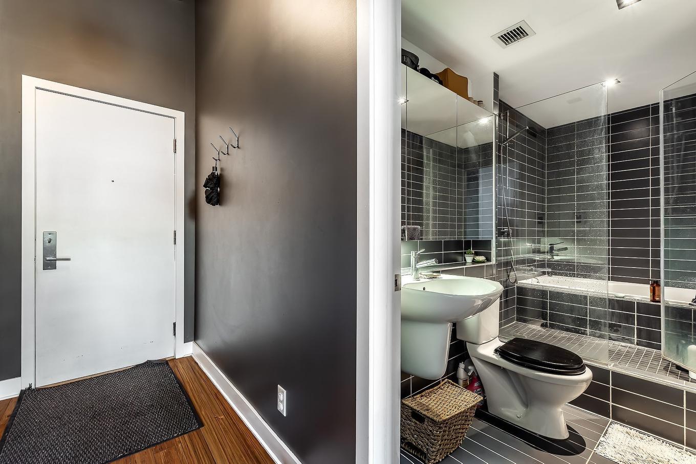 Powder room - 349-3700 Rue St-Antoine O., Montréal (Le Sud-Ouest), QC - Indoor