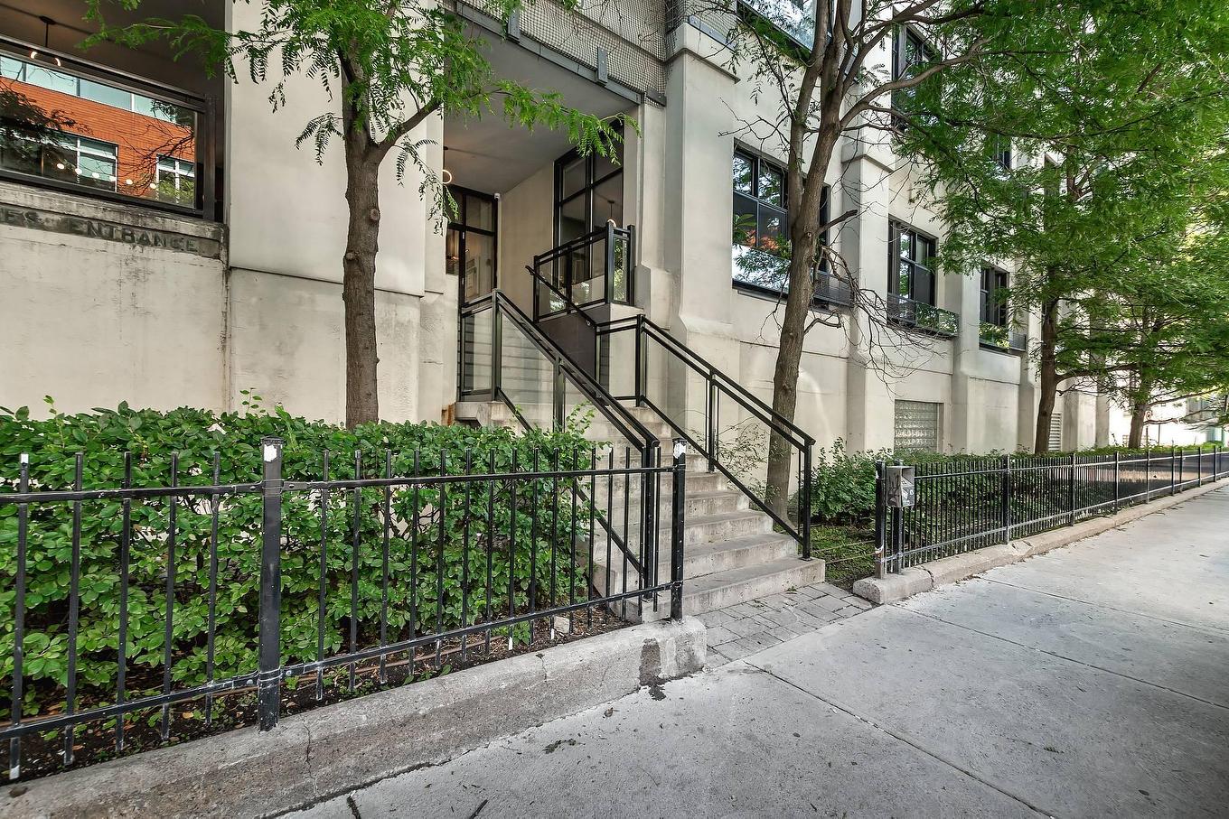 Exterior entrance - 349-3700 Rue St-Antoine O., Montréal (Le Sud-Ouest), QC - Outdoor