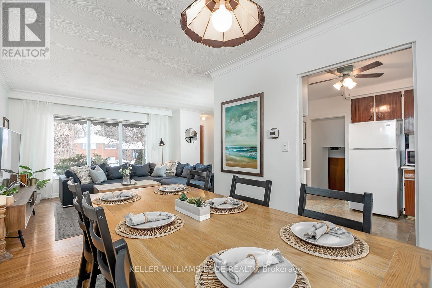 765 Wesley Street, Burlington, ON - Indoor Photo Showing Dining Room