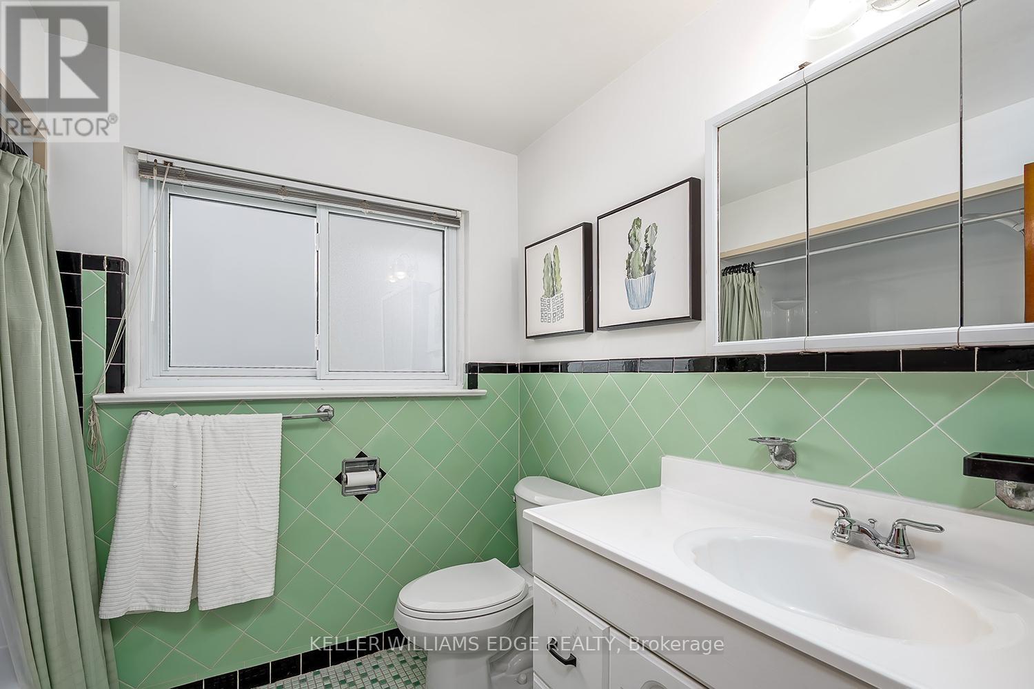 765 Wesley Street, Burlington, ON - Indoor Photo Showing Bathroom