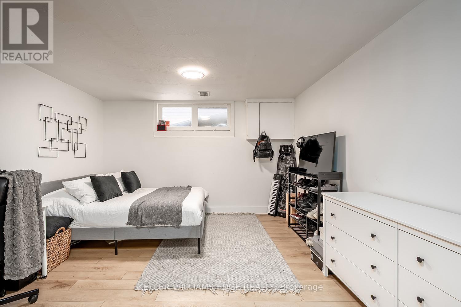 765 Wesley Street, Burlington, ON - Indoor