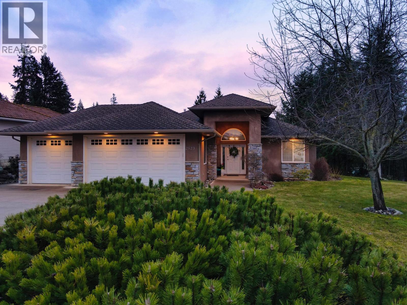 2523 Golf View Crescent, Blind Bay, BC - Outdoor