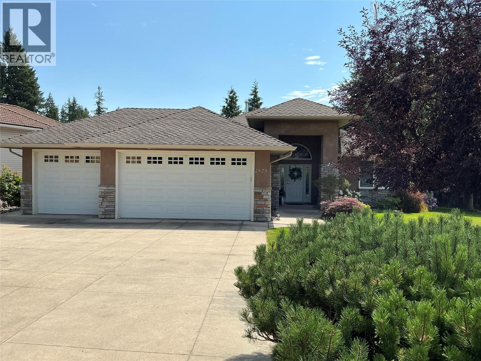 2523 Golf View Crescent, Blind Bay, BC - Outdoor