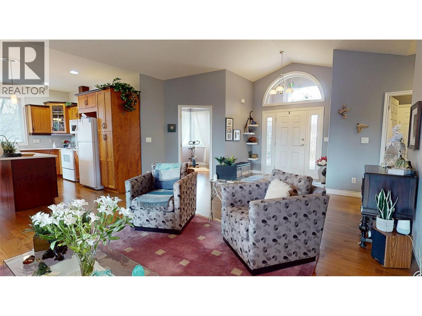 2523 Golf View Crescent, Blind Bay, BC - Indoor Photo Showing Living Room