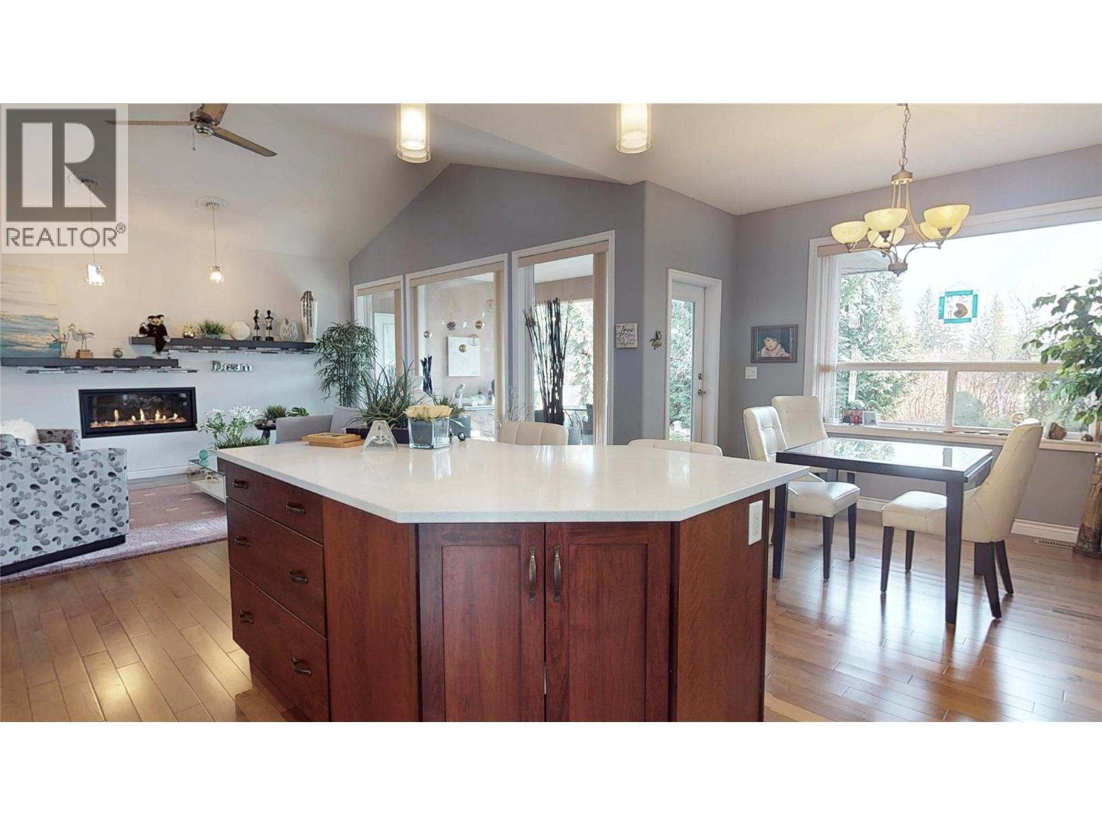 2523 Golf View Crescent, Blind Bay, BC - Indoor Photo Showing Dining Room