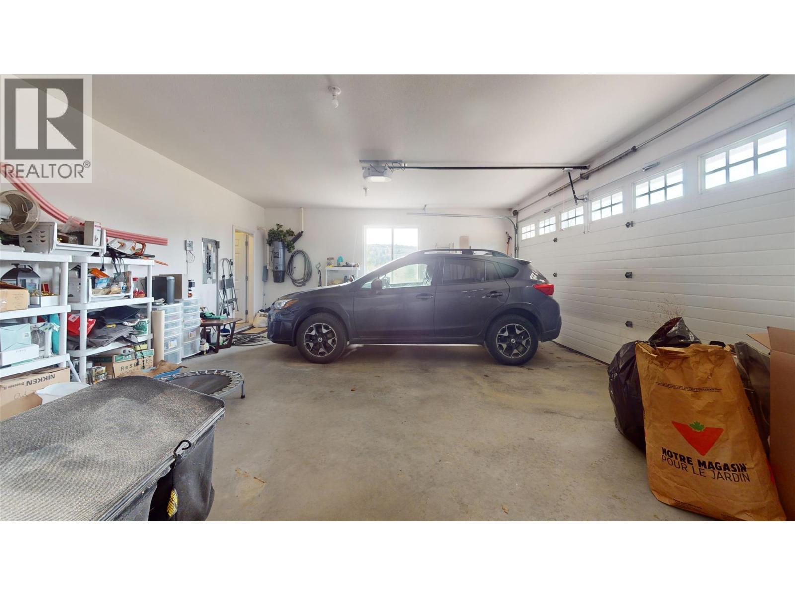 2523 Golf View Crescent, Blind Bay, BC - Indoor Photo Showing Garage