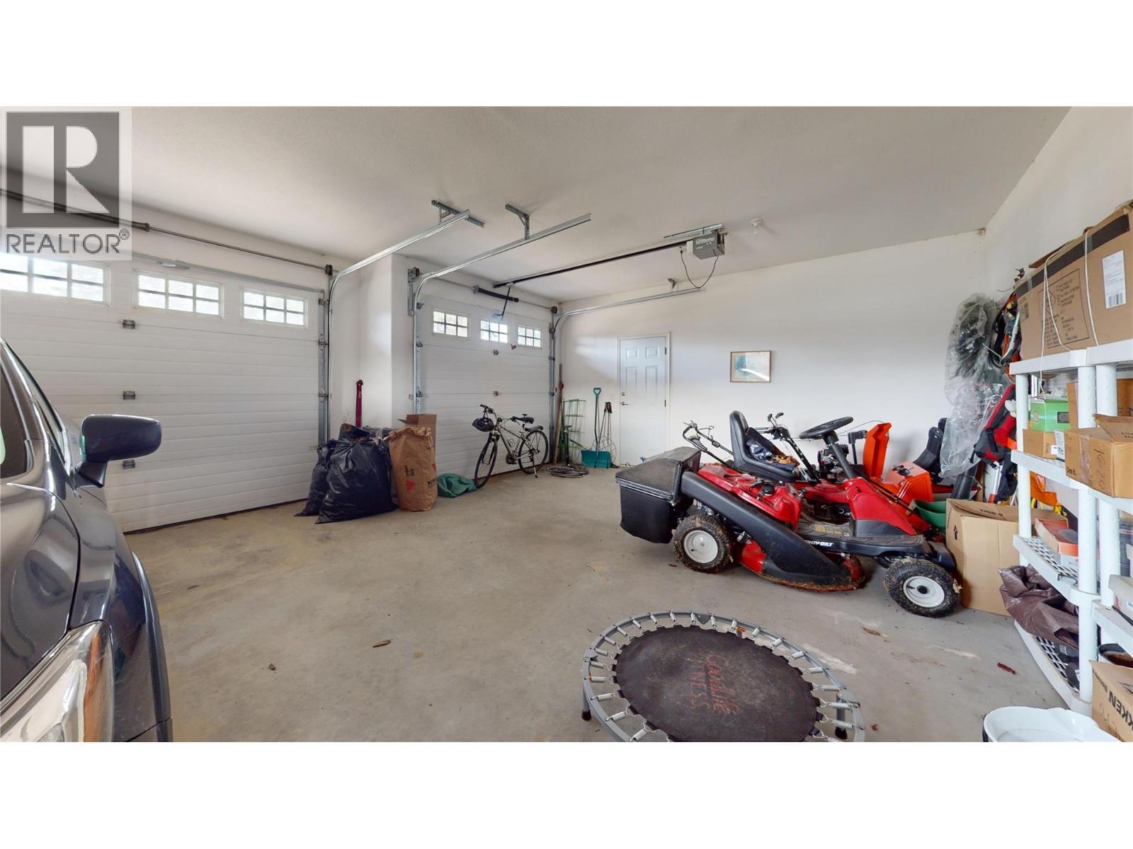2523 Golf View Crescent, Blind Bay, BC - Indoor Photo Showing Garage