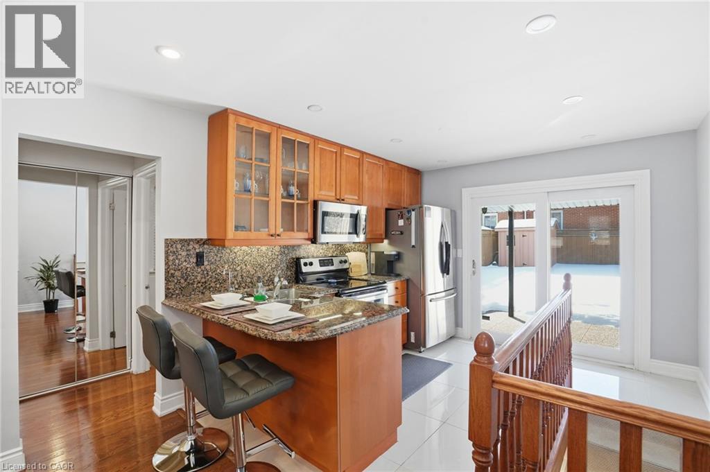 746 Roxborough Avenue, Hamilton, ON - Indoor Photo Showing Kitchen